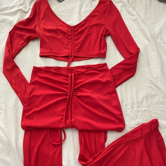 Two piece set - Picture 1 of 4